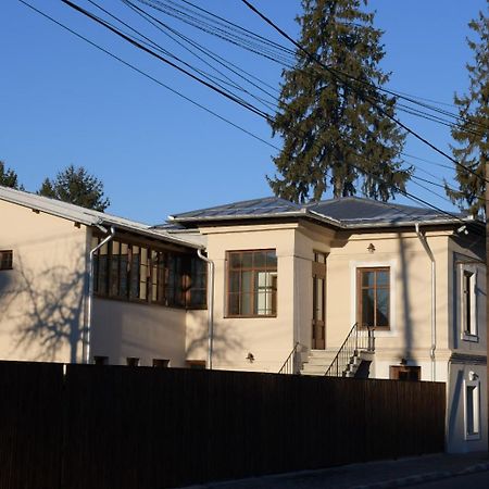 Appartamento Old Town Apartament Targoviste Esterno foto